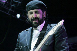 Juan Luis Guerra 440
