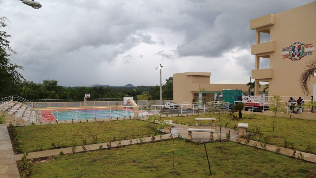 Gobierno entrega tres escuelas nuevas escuelas en Santo Domingo Norte