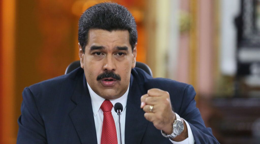 Maduro amenaza con ir solo sin opositores a presidenciales en 2018