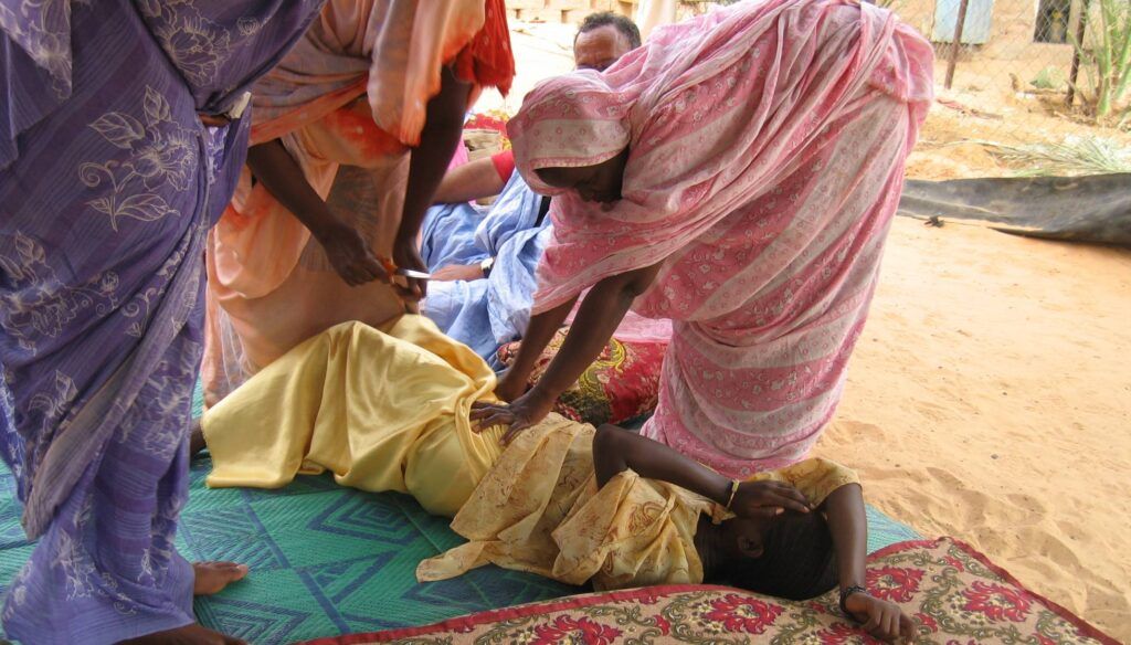 África avala prohibición de la mutilación genital femenina