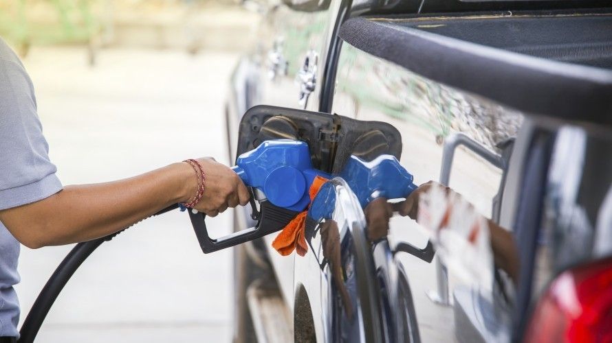 Gasolinas suben tres pesos y los demás combustibles quedan congelados
