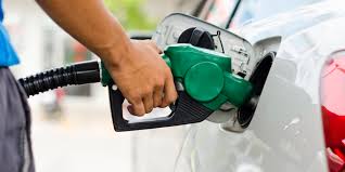 Combustibles suben entre dos y cinco pesos