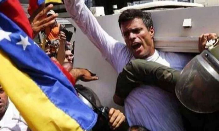 Leopoldo López es regresado a su casa