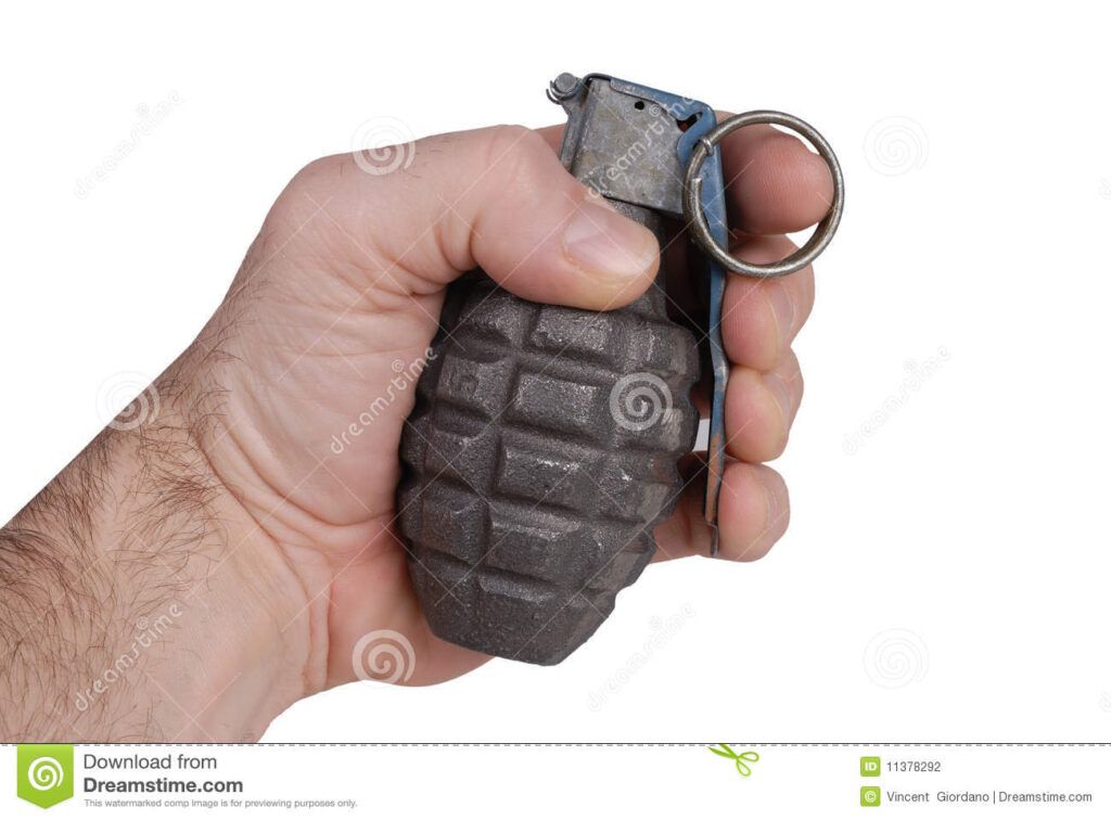 Muere luego de hacerse selfie con granada en la mano