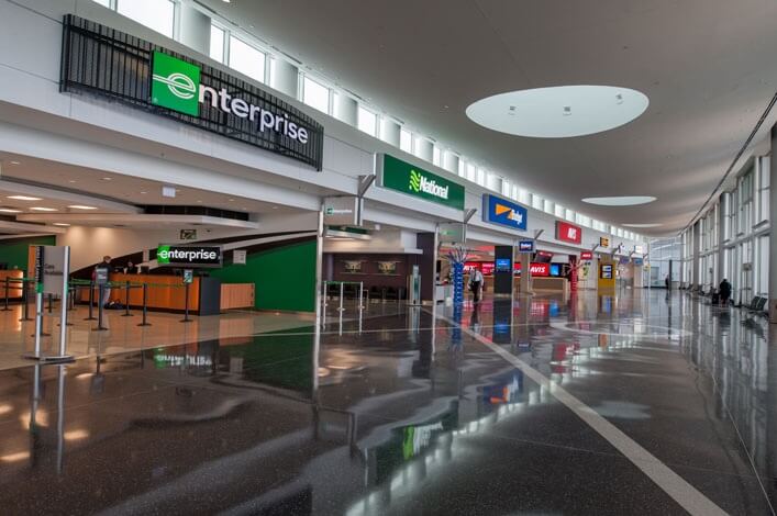 Joven estudiante de aviación obliga el cierre de aeropuerto en Florida
