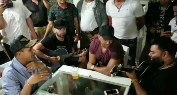 Romeo Santos visita a  Raulín Rodríguez en Montecristi
