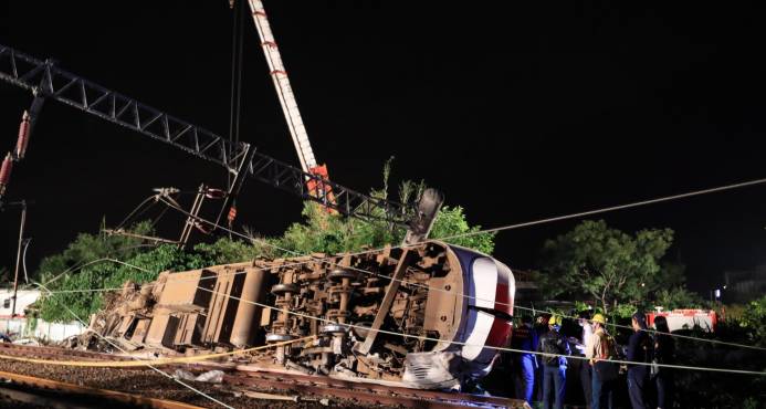 22 muertos y 171 heridos en en Taiwán tras accidentarse un tren de pasajeros