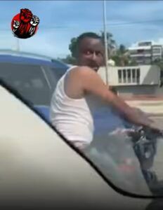 Motorista rompe cristal de yipeta